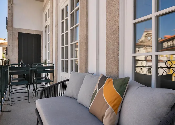 Historic At Cardosas With Balcony *