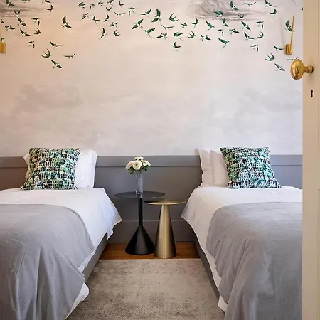 Historic At Cardosas With Balcony דירה