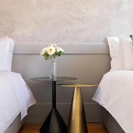 Historic At Cardosas With Balcony