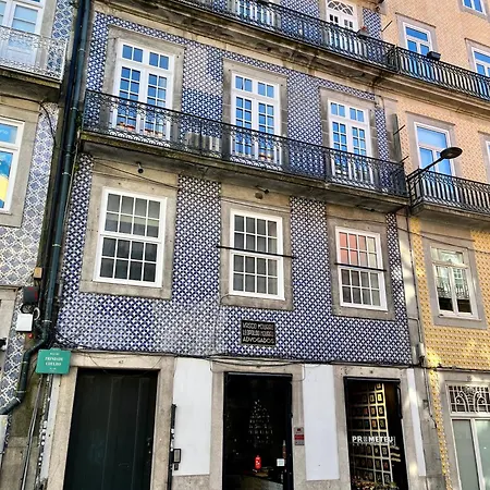 Historic At Cardosas With Balcony Oporto