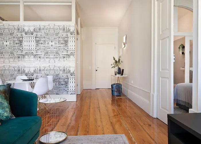 Historic At Cardosas With Balcony Oporto