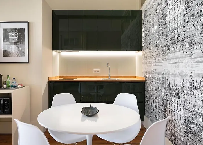 Historic At Cardosas With Balcony