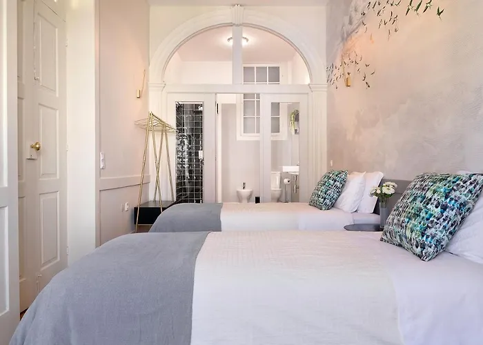 Historic At Cardosas With Balcony