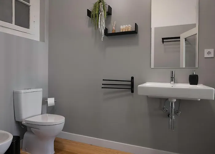 Apartment Historic At Cardosas With Balcony