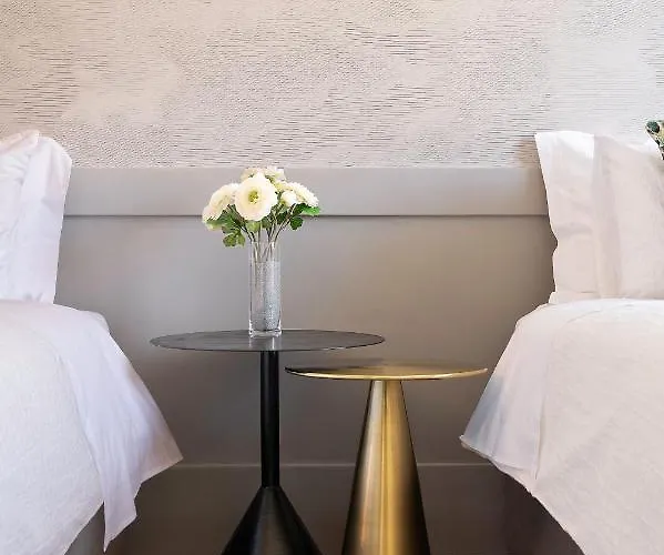 Historic At Cardosas With Balcony