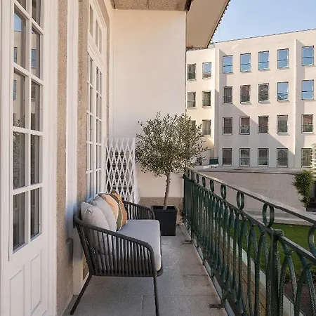 Historic At Cardosas With Balcony